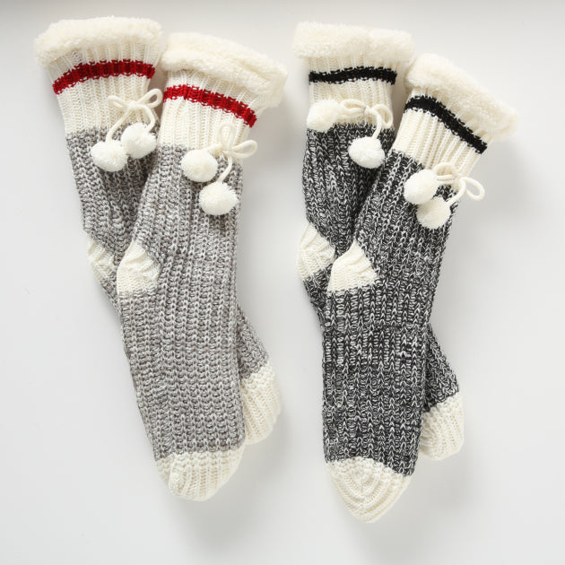 1017401-kuschelsocken-mit-bommeln